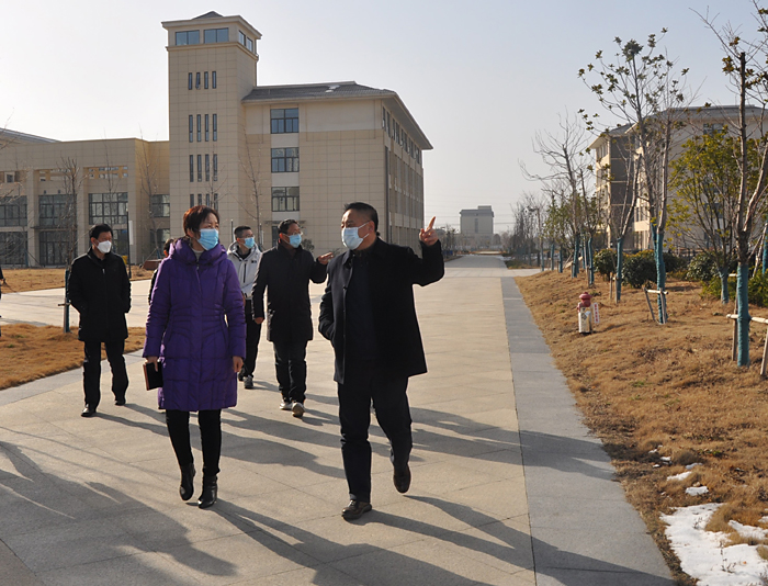 市政協(xié)副主席、淮南聯(lián)大黨委書記萬繼軍一行來校走訪慰問