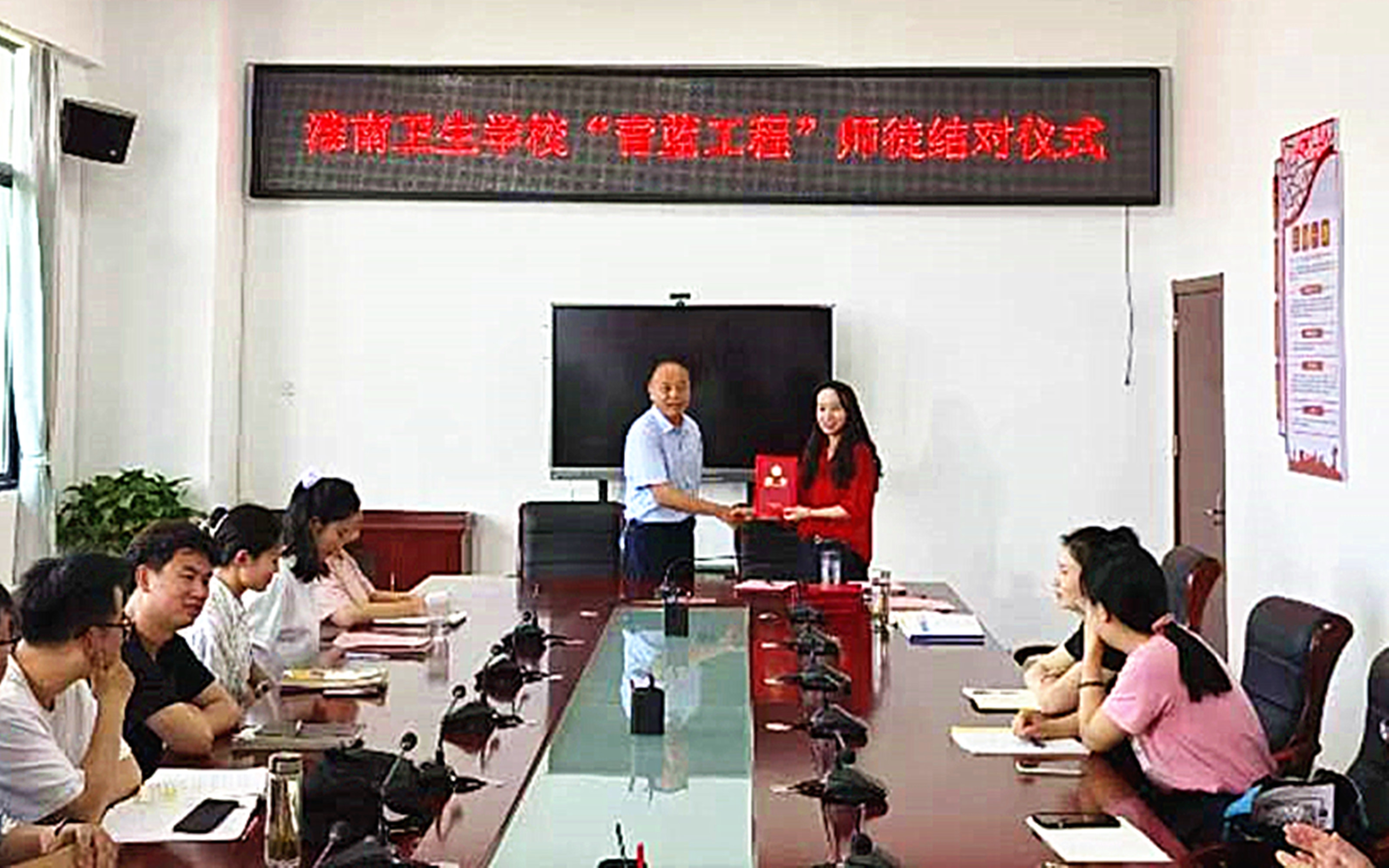 實施“青藍結(jié)對”項目  助力青年教師成長