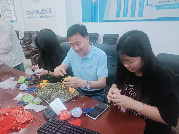 傳文明喜迎端午，抓德育濃情向黨 ——2024年淮南衛(wèi)生學(xué)校舉辦端午節(jié)德育教育系列活動(dòng)